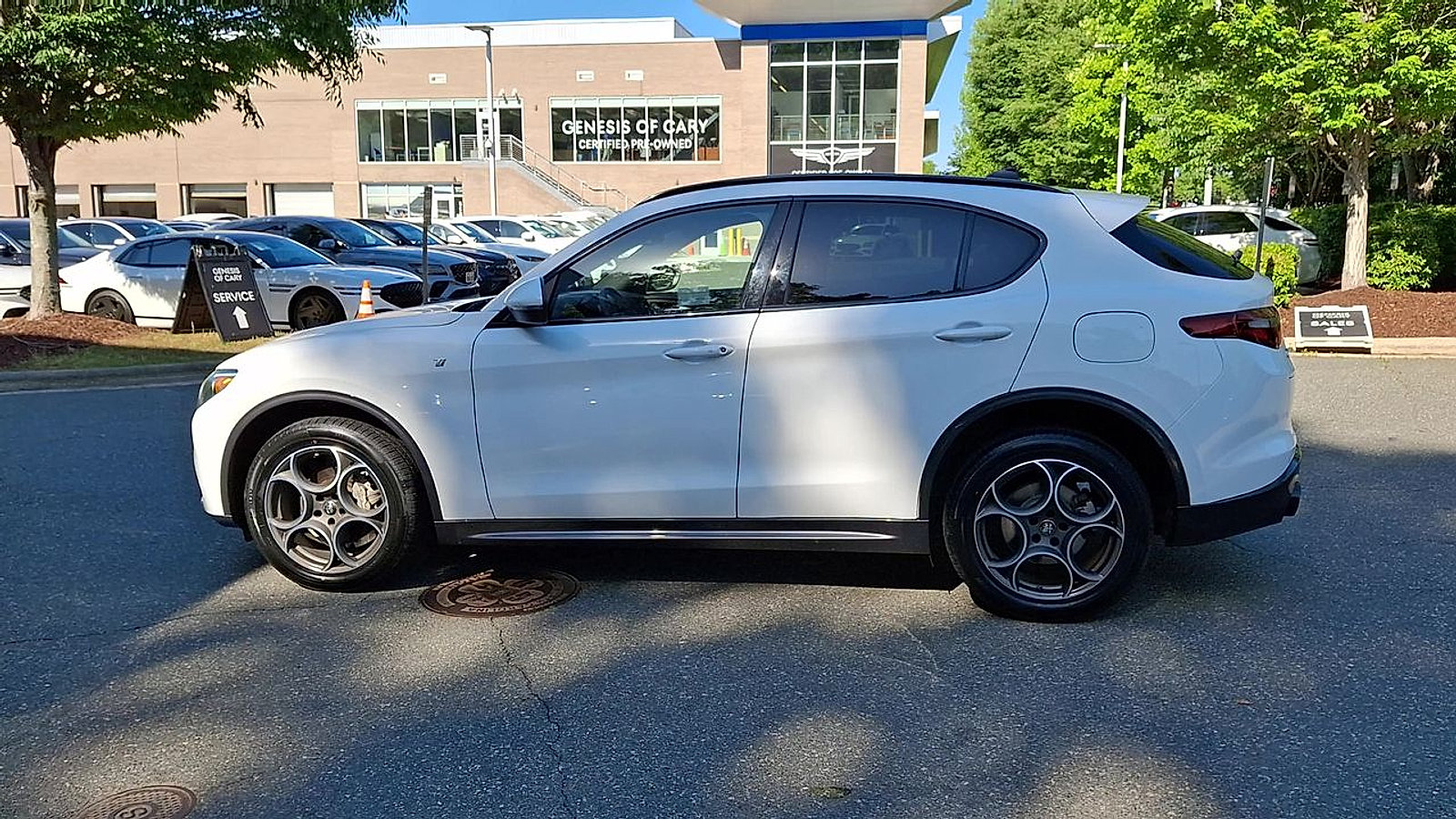 Used 2023 Alfa Romeo Stelvio Ti AWD/4WD image 5