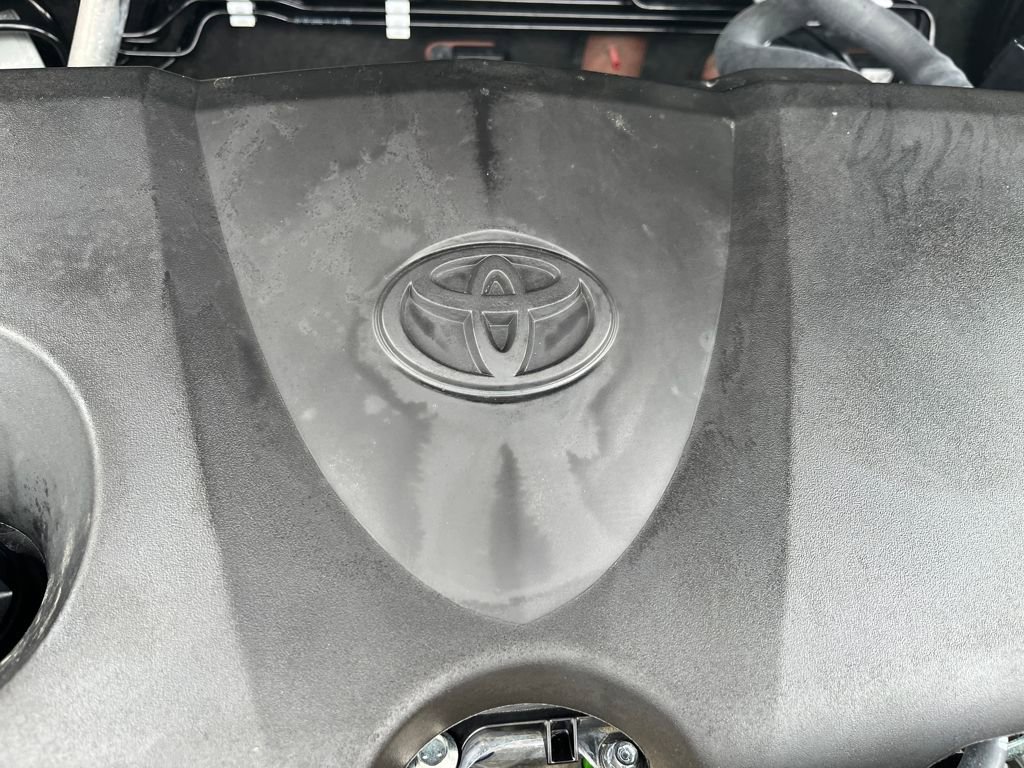 Used 2022 Toyota RAV4 LE image 10
