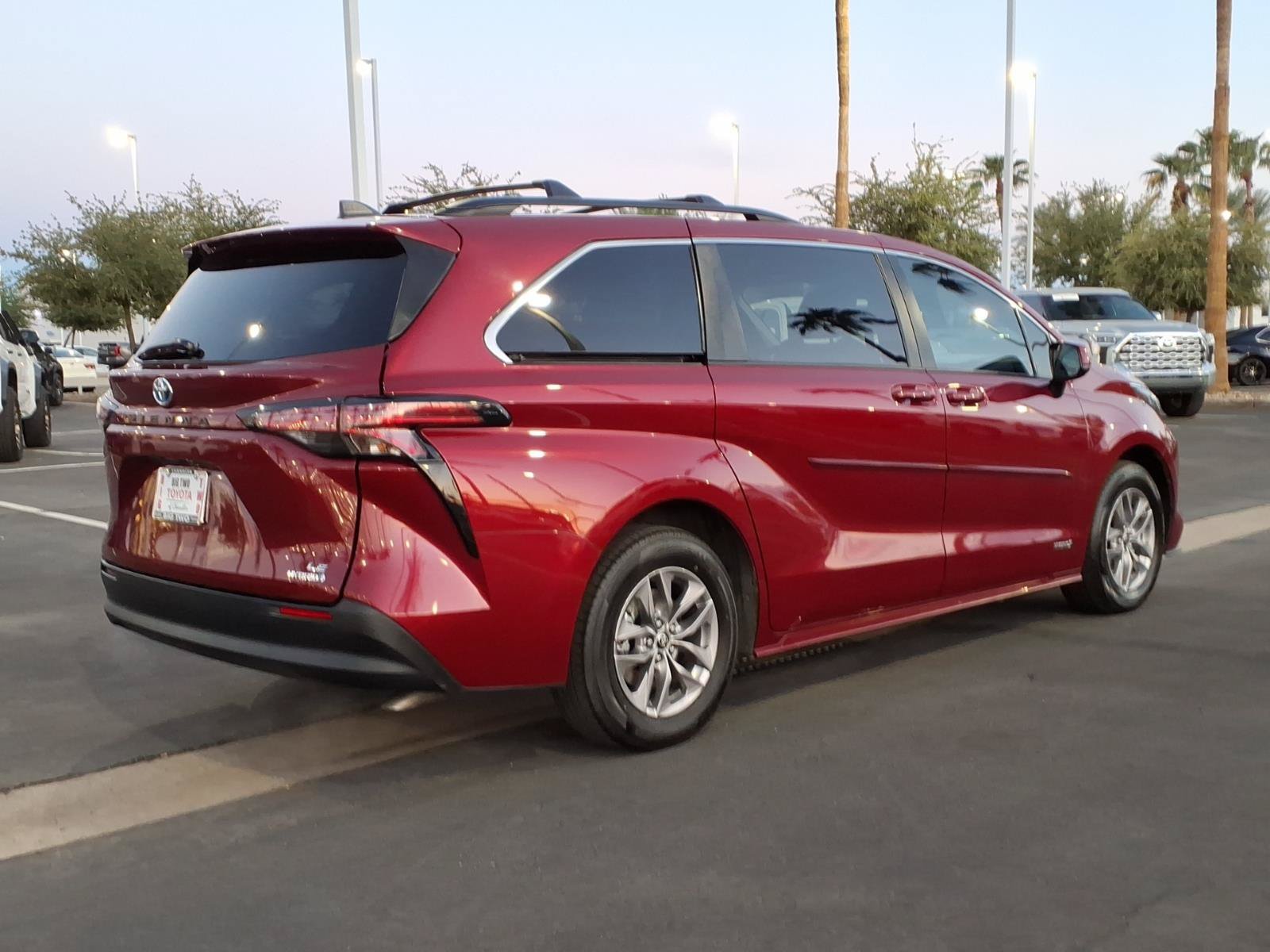 Used 2021 Toyota Sienna LE FWD image 4