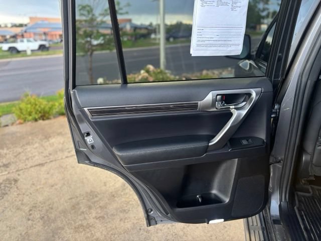 Used 2022 Lexus GX 460 Premium w/ Premium Package AWD/4WD image 27