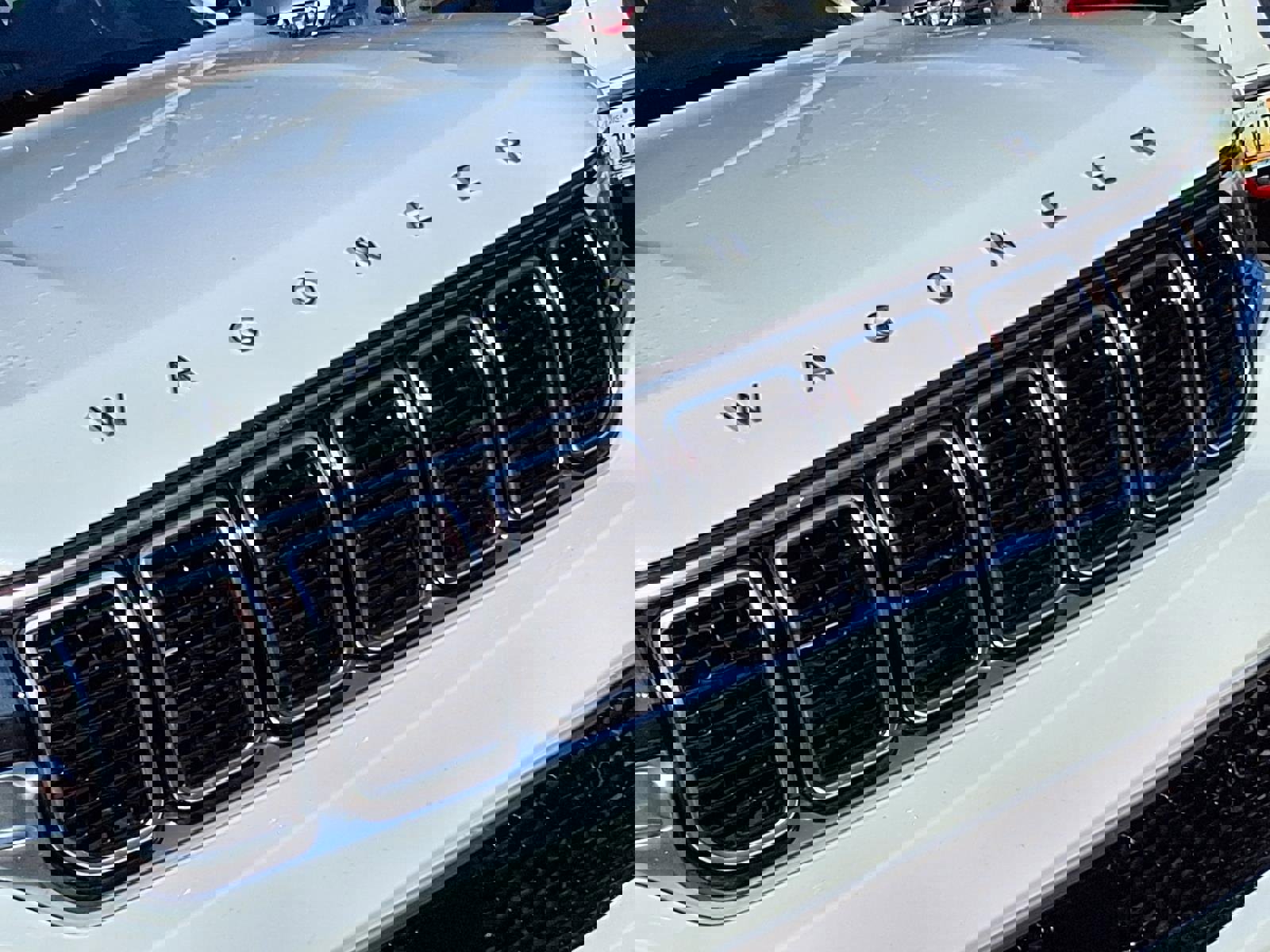 Certified 2024 Jeep Wagoneer L Series III w/ Flexible Seating Group image 30