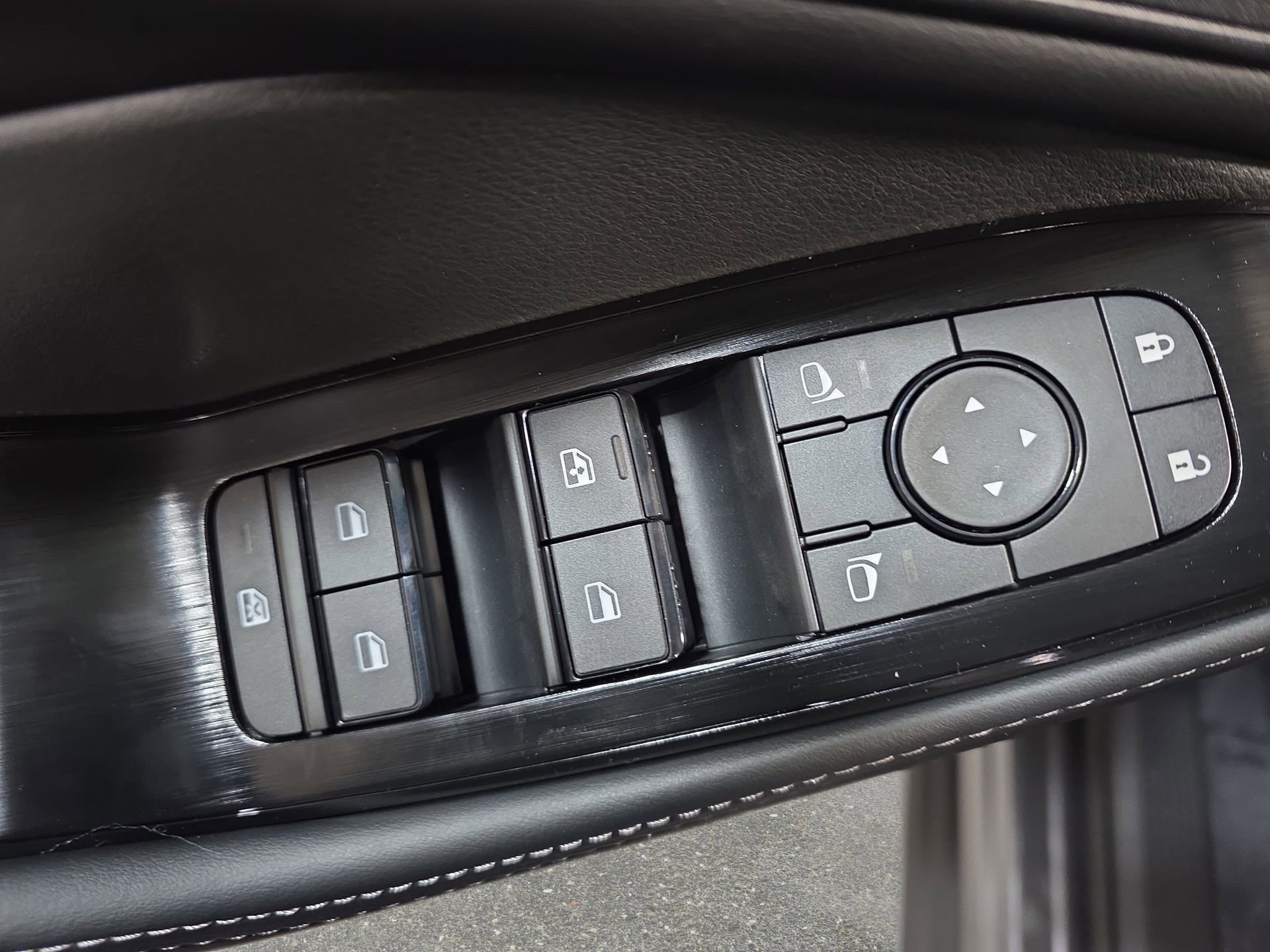 New 2026 Nissan Rogue SV w/ Cold Weather Package FWD image 27