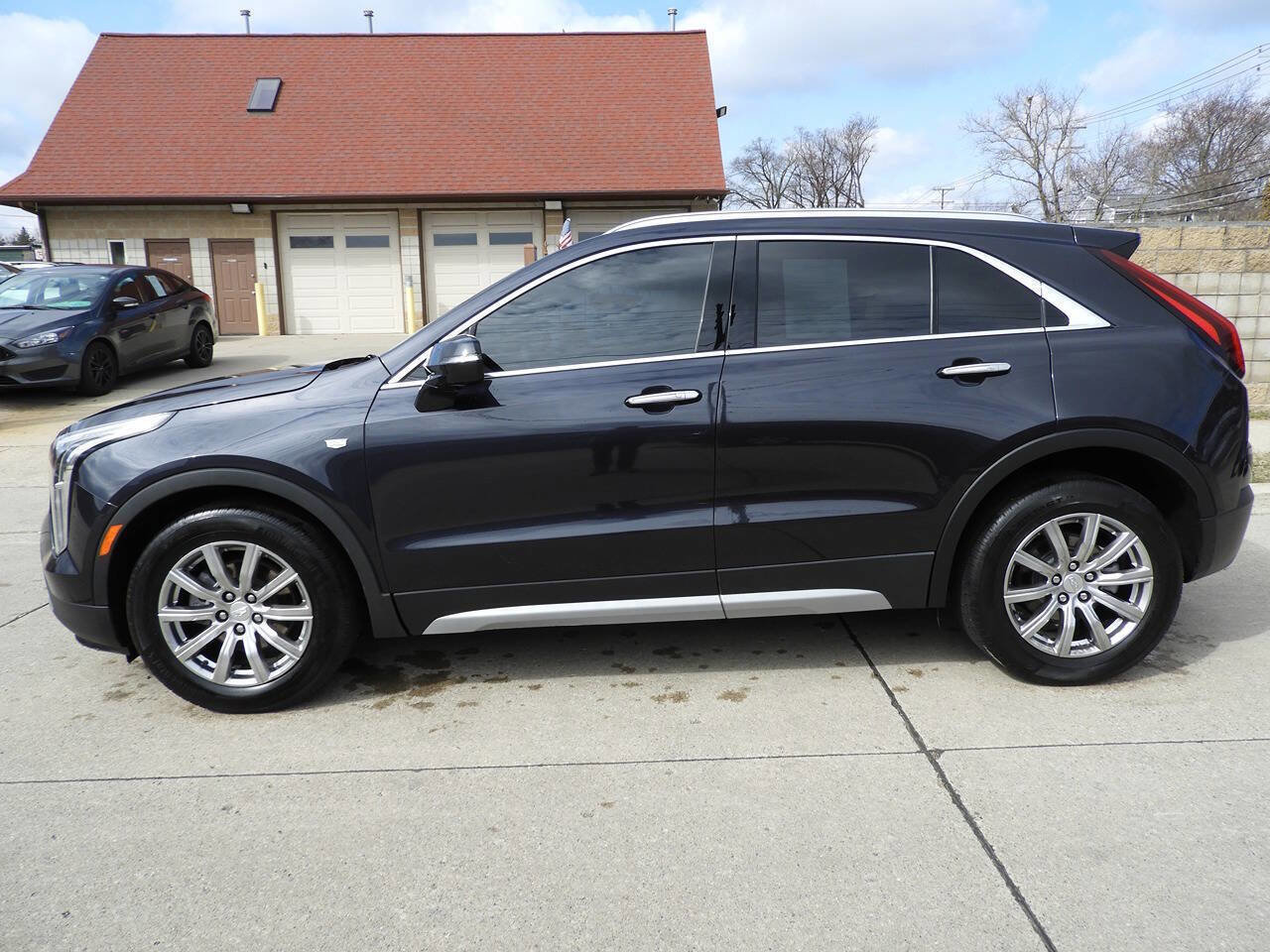 Used 2023 Cadillac XT4 Premium Luxury w/ Cold Weather Package FWD image 6