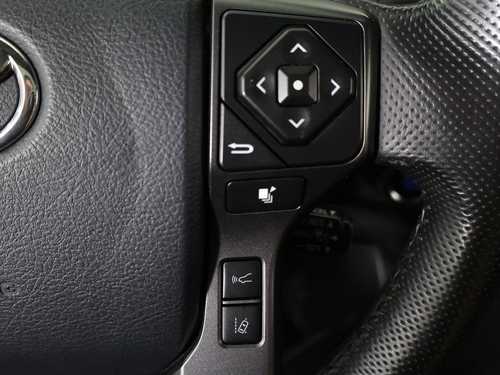 Used 2018 Toyota Tacoma TRD Sport AWD/4WD image 43