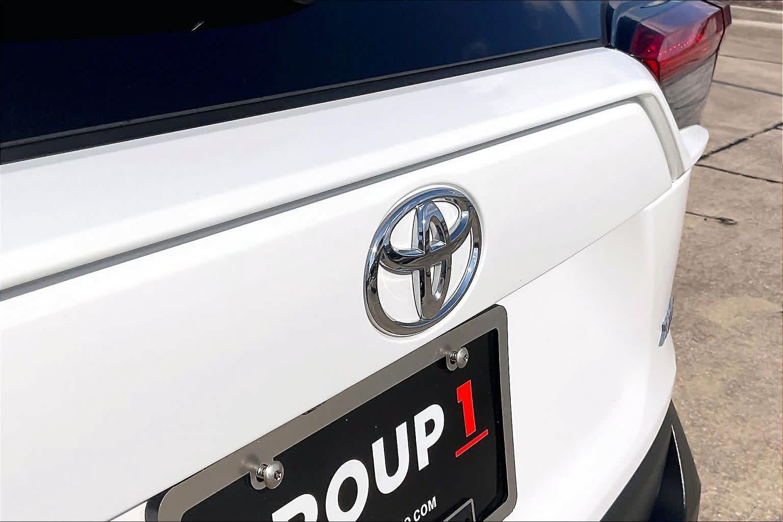 Used 2025 Toyota RAV4 XLE FWD image 27