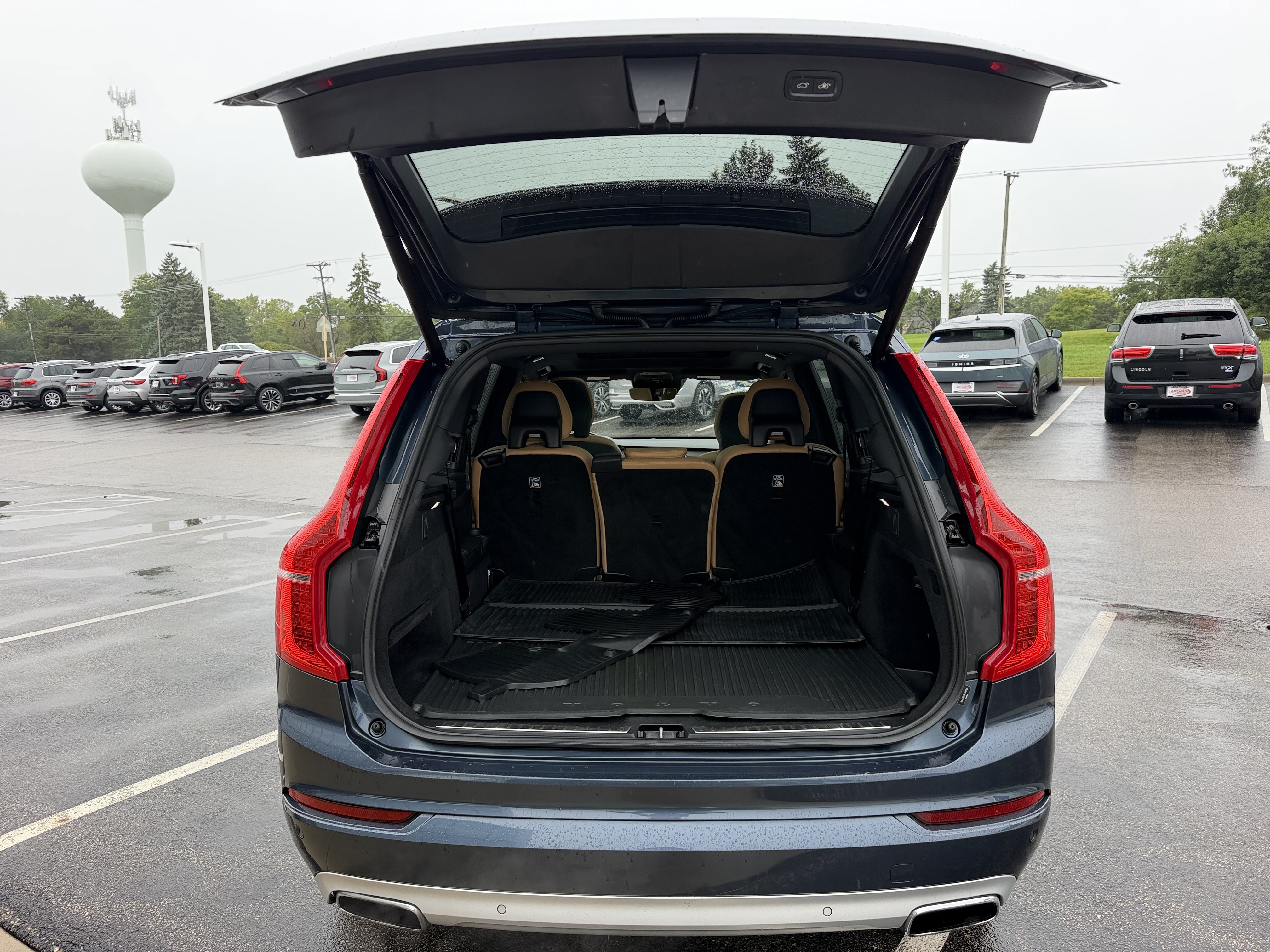 Used 2019 Volvo XC90 T6 Momentum w/ Protection Package AWD/4WD image 11
