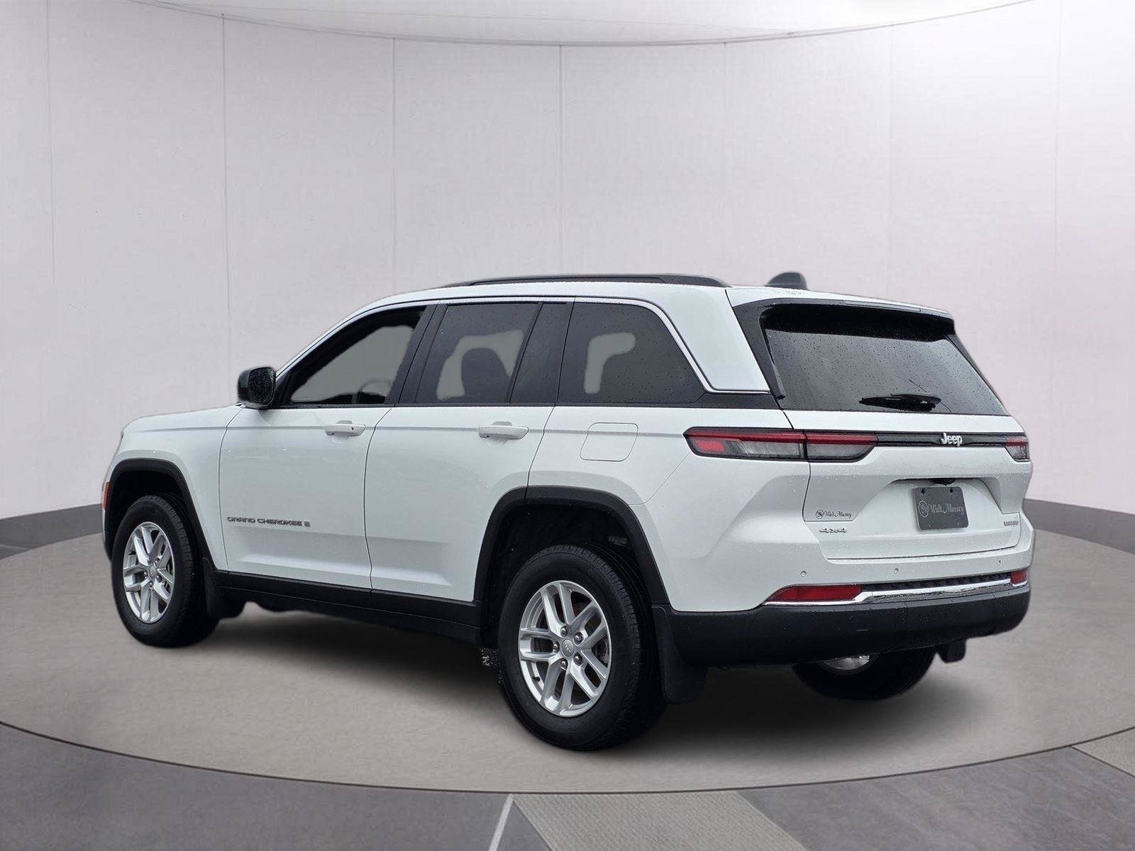 Certified 2025 Jeep Grand Cherokee Laredo X w/ Luxury Tech Group I AWD/4WD image 8