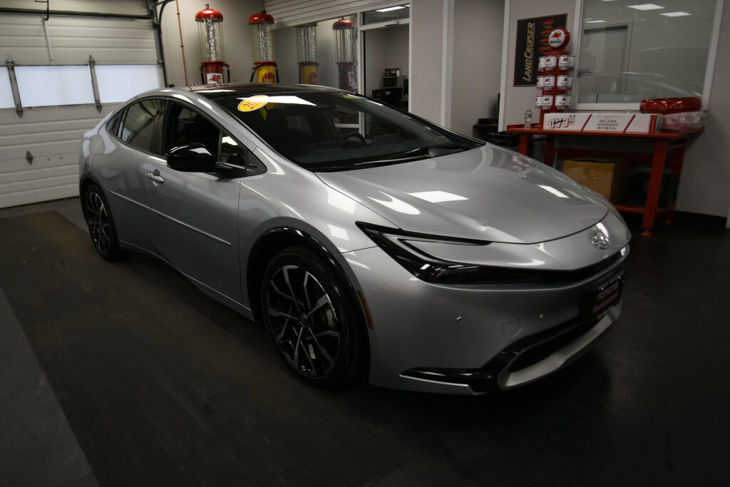 Used 2023 Toyota Prius Prime FWD image 2