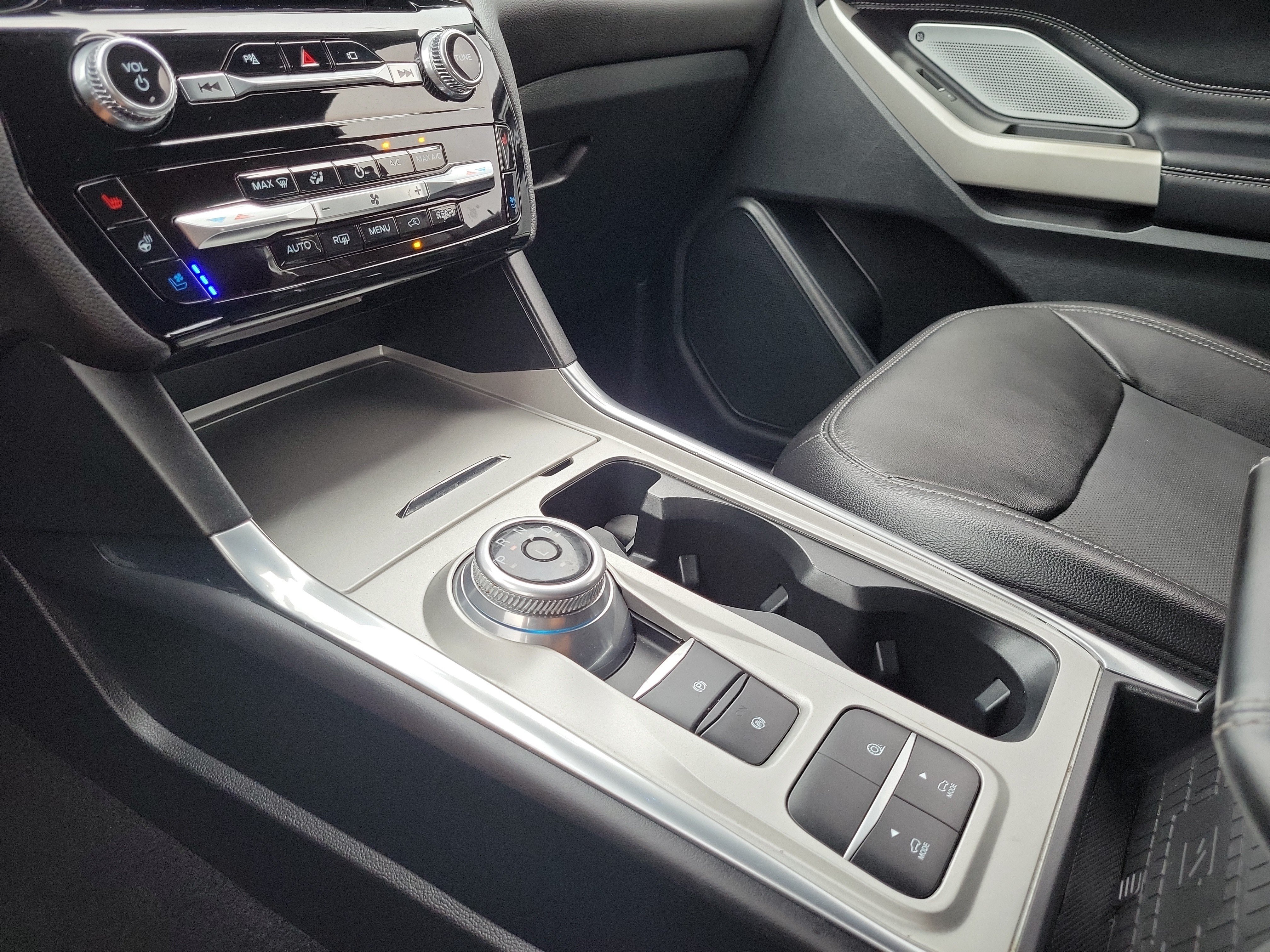 Certified 2023 Ford Explorer Limited w/ Limited Technology Package RWD image 29