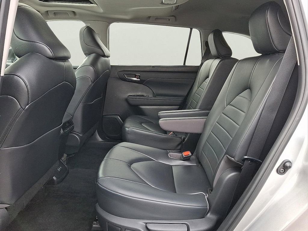 Used 2023 Toyota Highlander XLE image 22