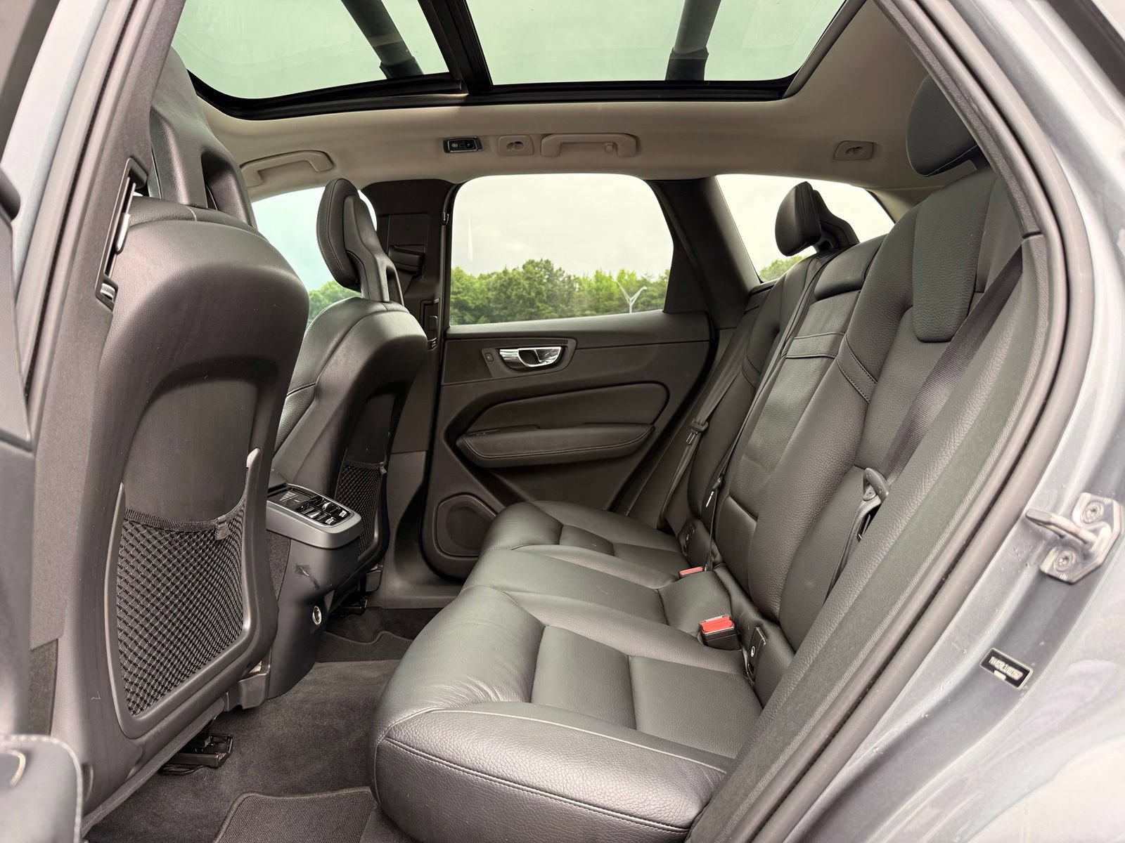 Used 2018 Volvo XC60 T5 Inscription w/ Convenience Package AWD/4WD image 16