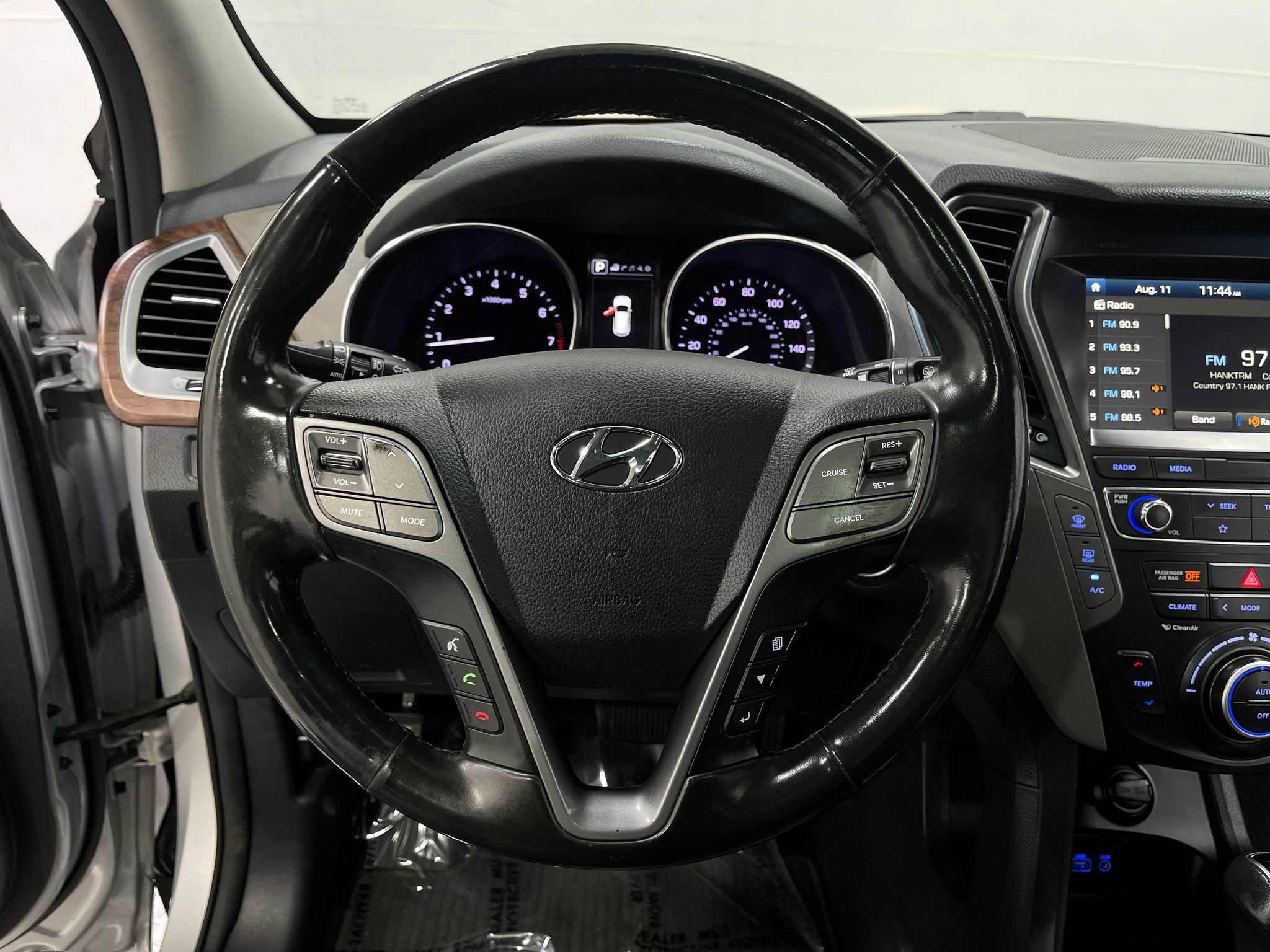 Used 2019 Hyundai Santa Fe XL AWD/4WD image 22
