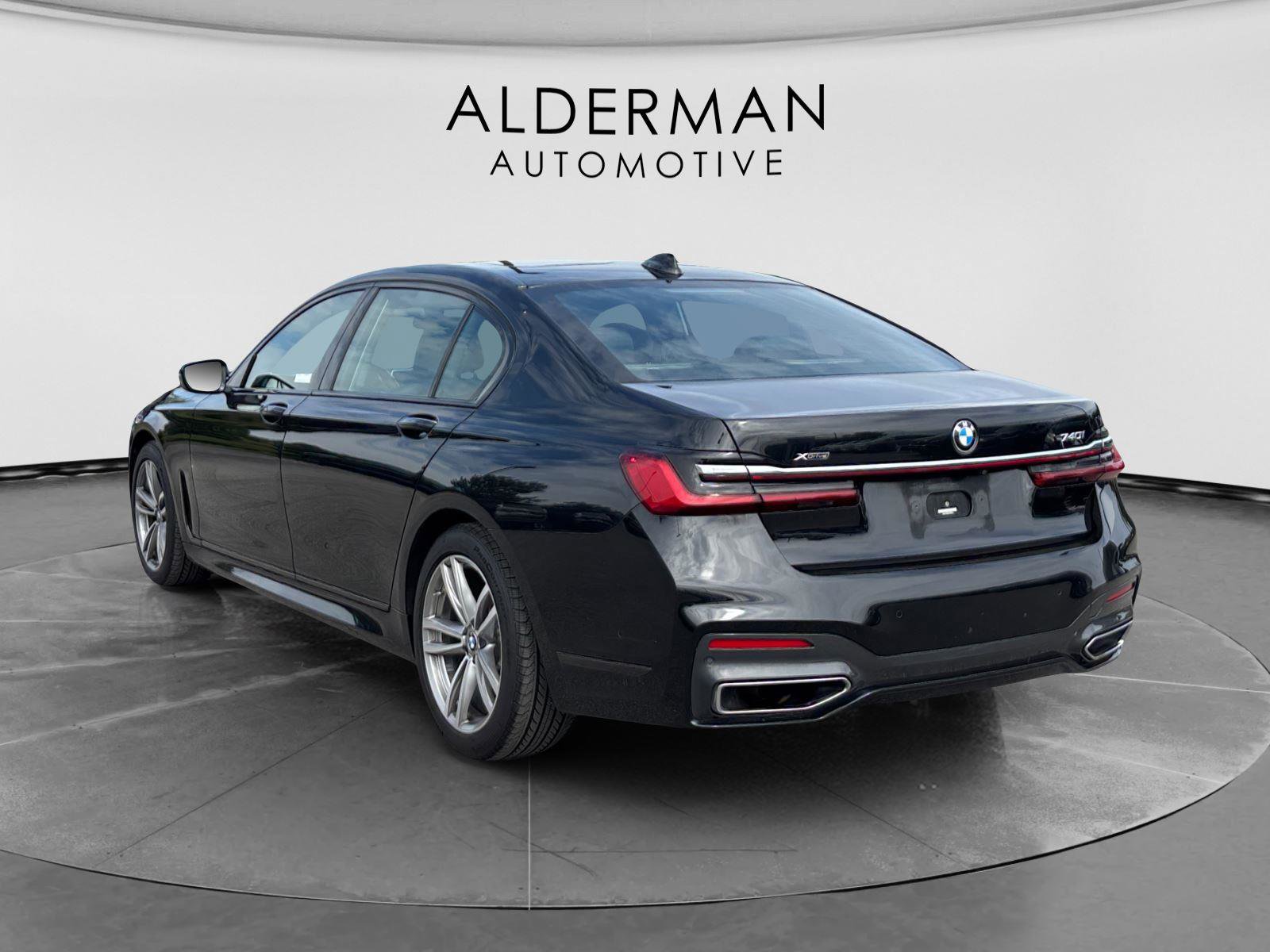 Used 2022 BMW 740i xDrive w/ M Sport Package AWD/4WD image 3