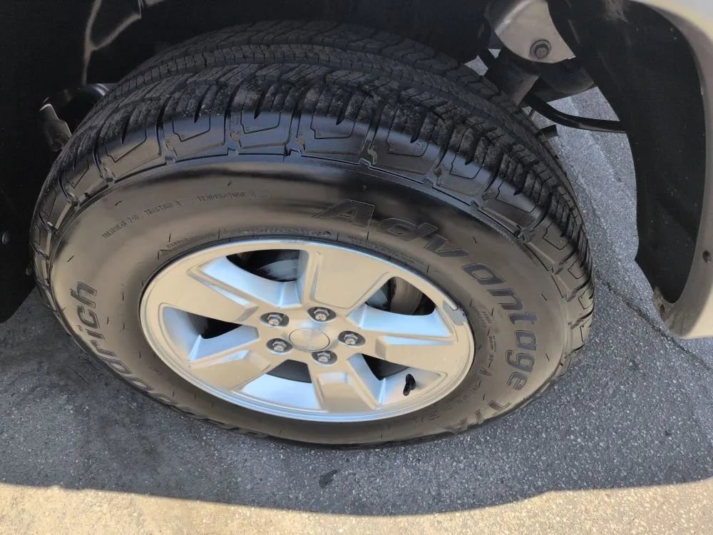 Used 2011 Jeep Liberty Sport image 12