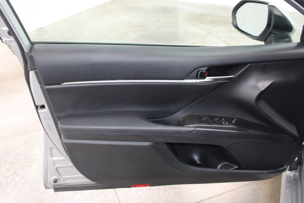 Used 2022 Toyota Camry LE FWD image 17