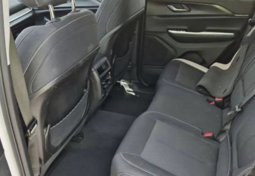 Used 2024 Jeep Grand Cherokee Laredo RWD image 4