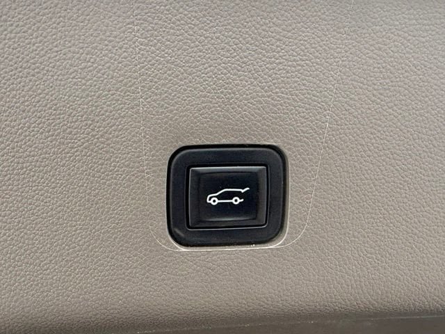 Used 2021 Chevrolet Traverse LT FWD image 8