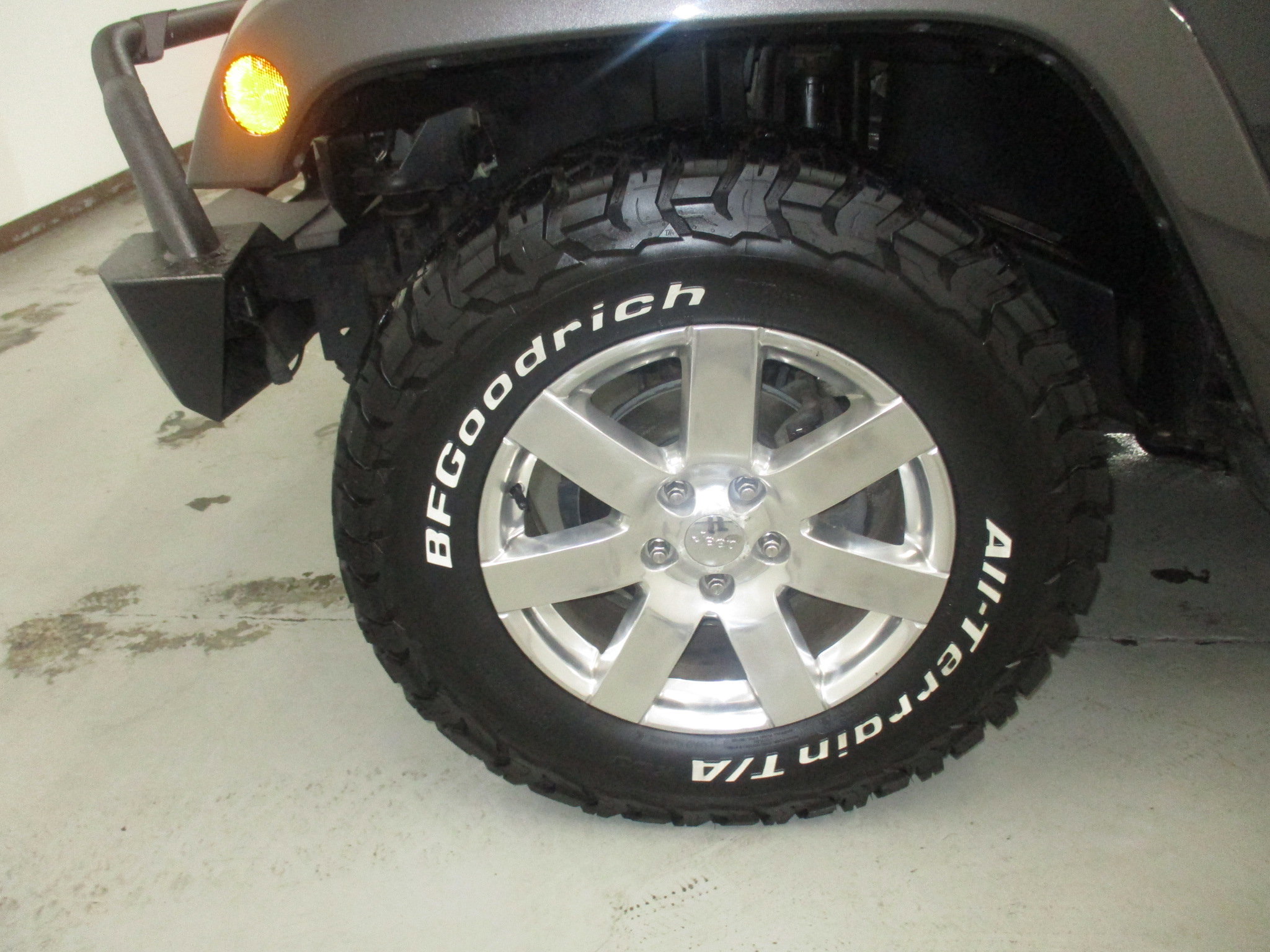 Used 2018 Jeep Wrangler Unlimited Sahara w/ Dual Top Group AWD/4WD image 4