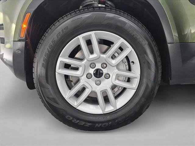 Certified 2026 Land Rover Defender 110 S AWD/4WD image 28
