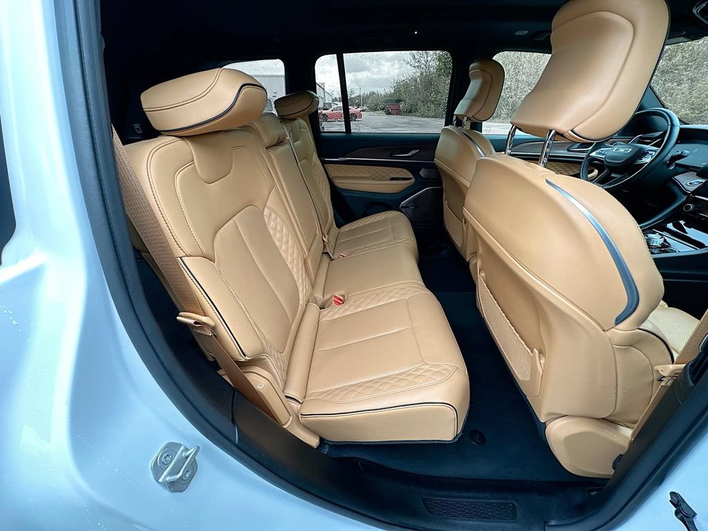 Used 2022 Jeep Grand Cherokee Summit AWD/4WD image 35