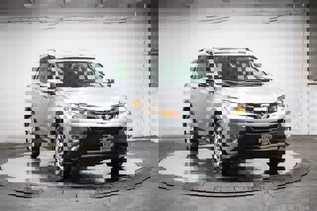 Used 2014 Toyota RAV4 Limited w/ Technology Package image 4