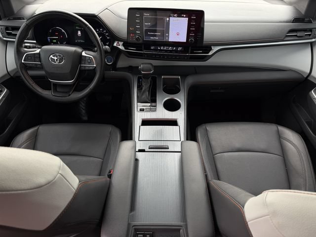 Used 2024 Toyota Sienna XSE FWD image 11