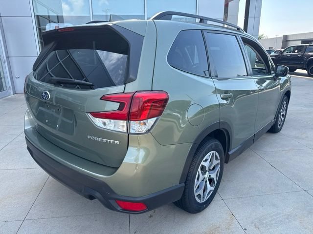 Used 2021 Subaru Forester Premium AWD/4WD image 7