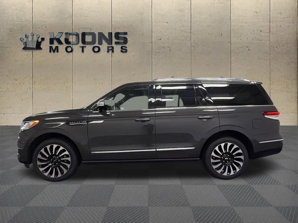 Used 2023 Lincoln Navigator Black Label image 4