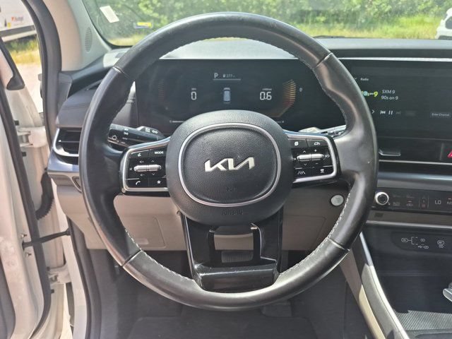 Used 2025 Kia Carnival FWD image 23