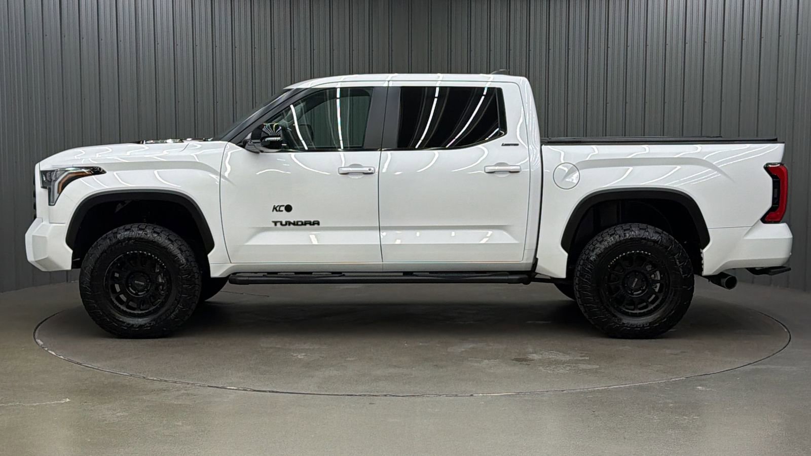 Used 2024 Toyota Tundra Limited image 2