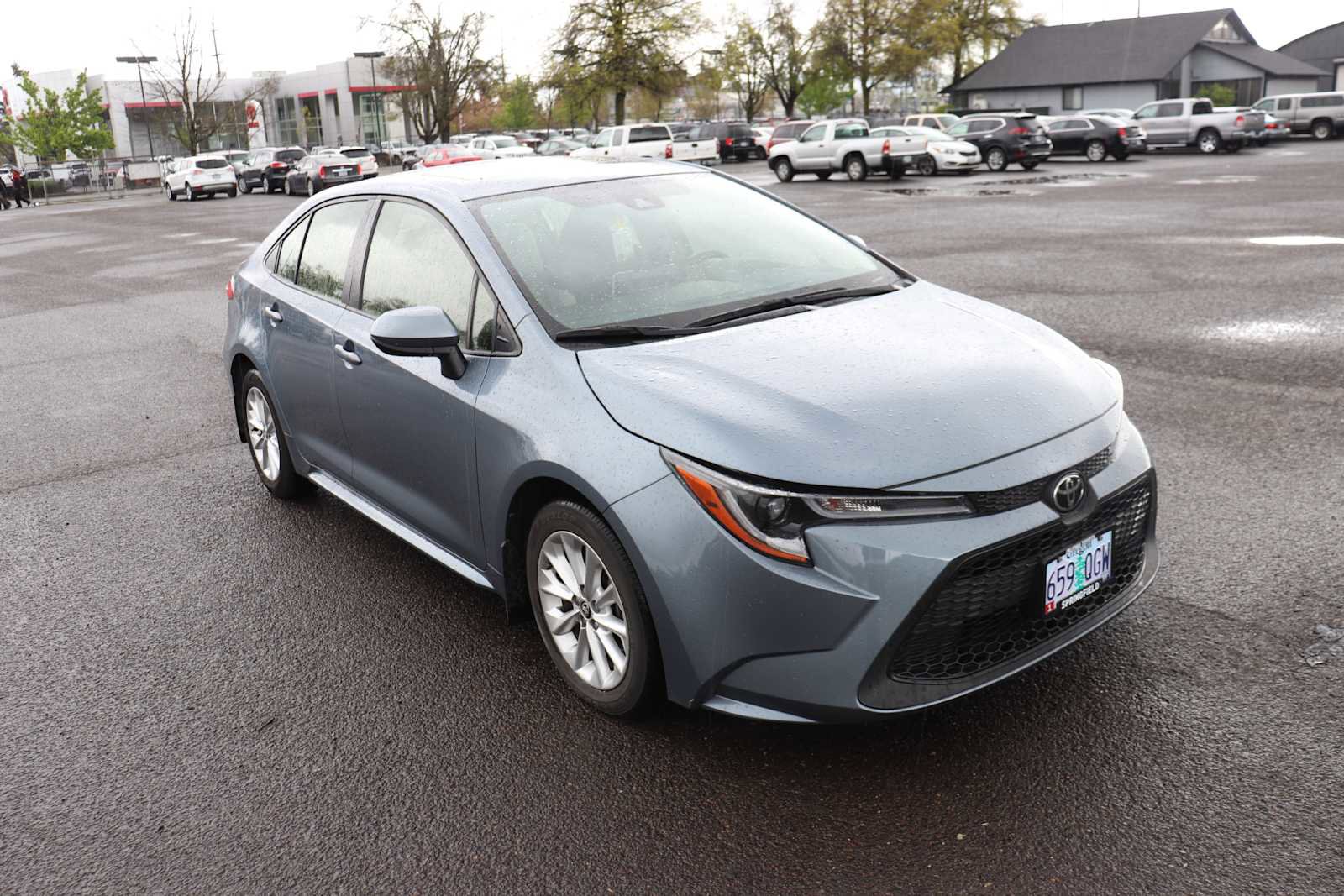 Used 2020 Toyota Corolla LE w/ LE Premium Package image 3