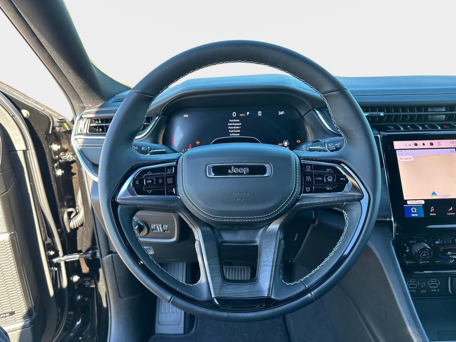 New 2025 Jeep Grand Cherokee L Overland w/ Advanced Protech Group III AWD/4WD image 28