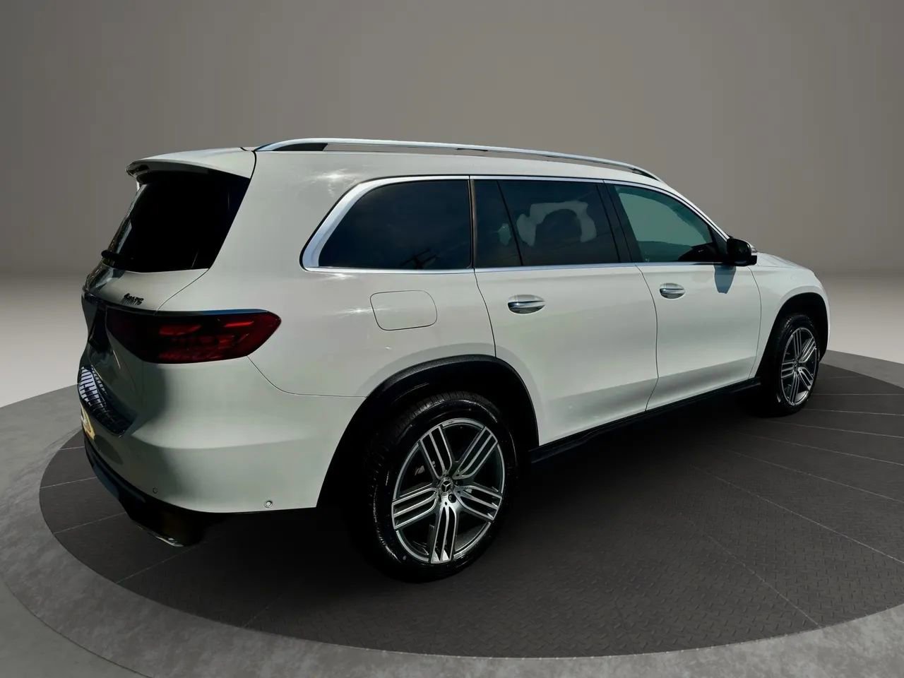 Used 2024 Mercedes-Benz GLS 450 4MATIC image 6