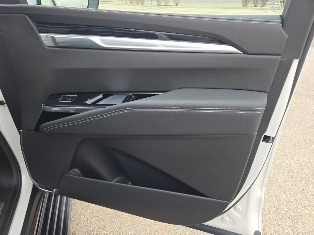 Used 2025 Cadillac Escalade Sport w/ Touring Package image 5