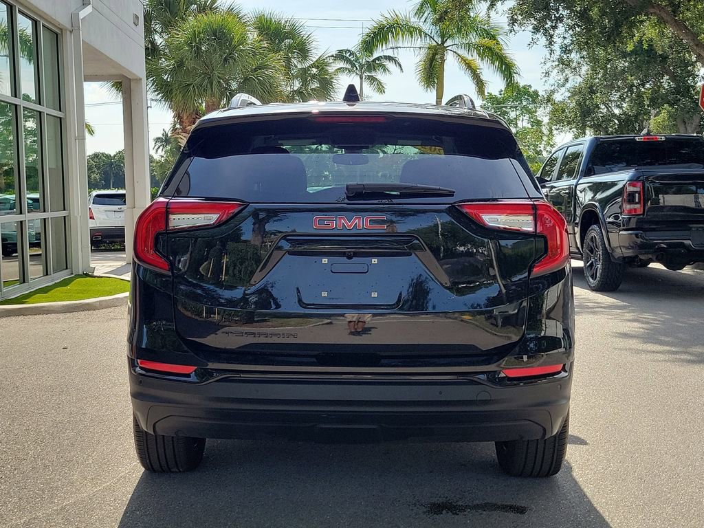 Used 2023 GMC Terrain SLE w/ Driver Convenience Package FWD image 4
