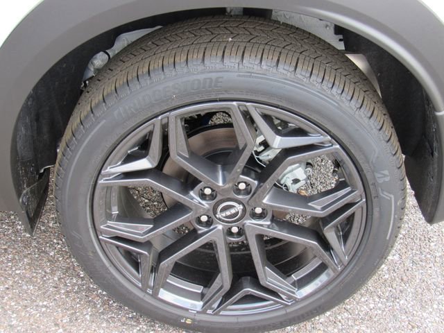 New 2026 Nissan Kicks SR w/ Cold Weather Package FWD image 14
