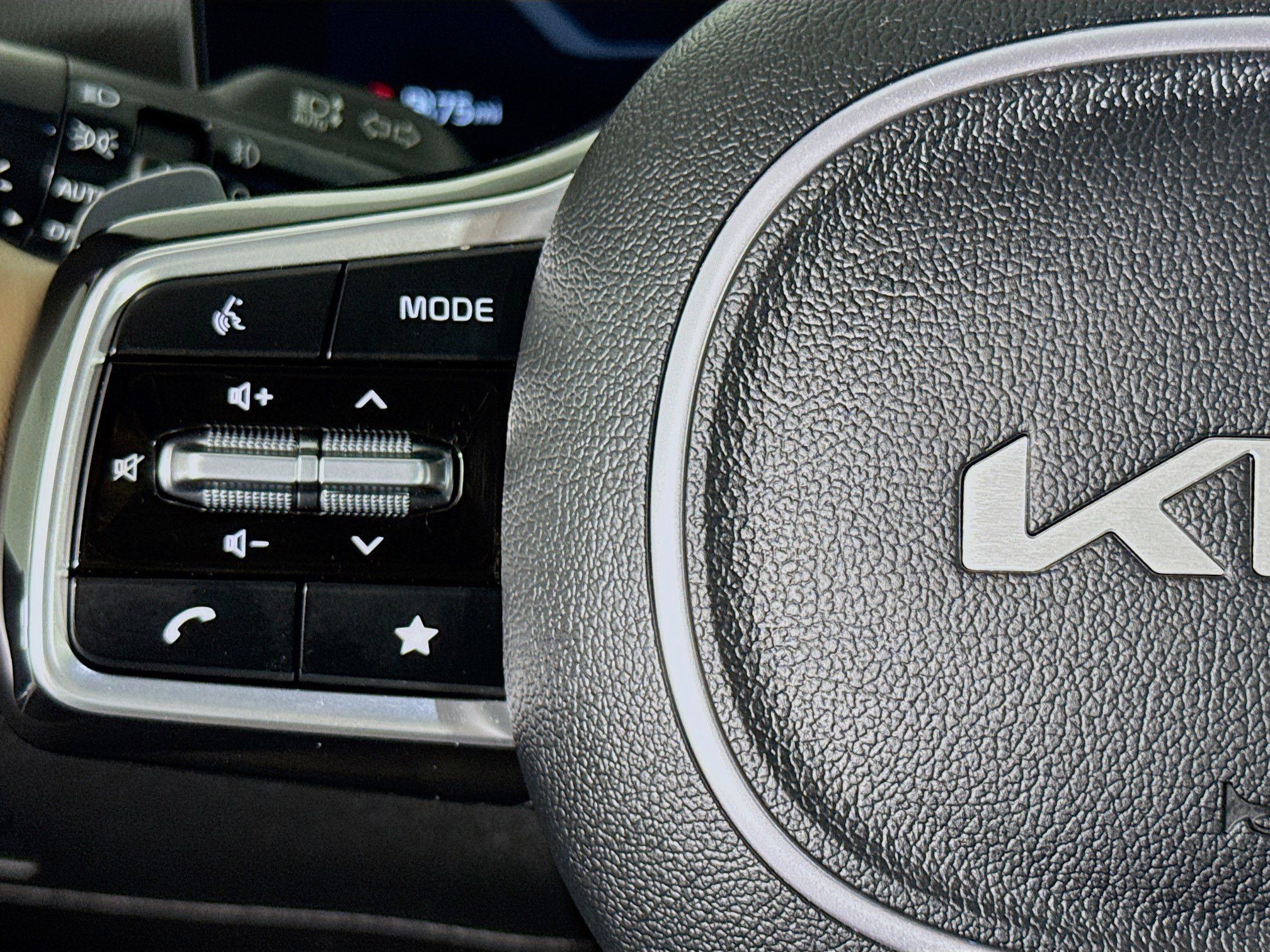 Used 2024 Kia Sorento SX Prestige w/ Olive Brown Leather Package image 13