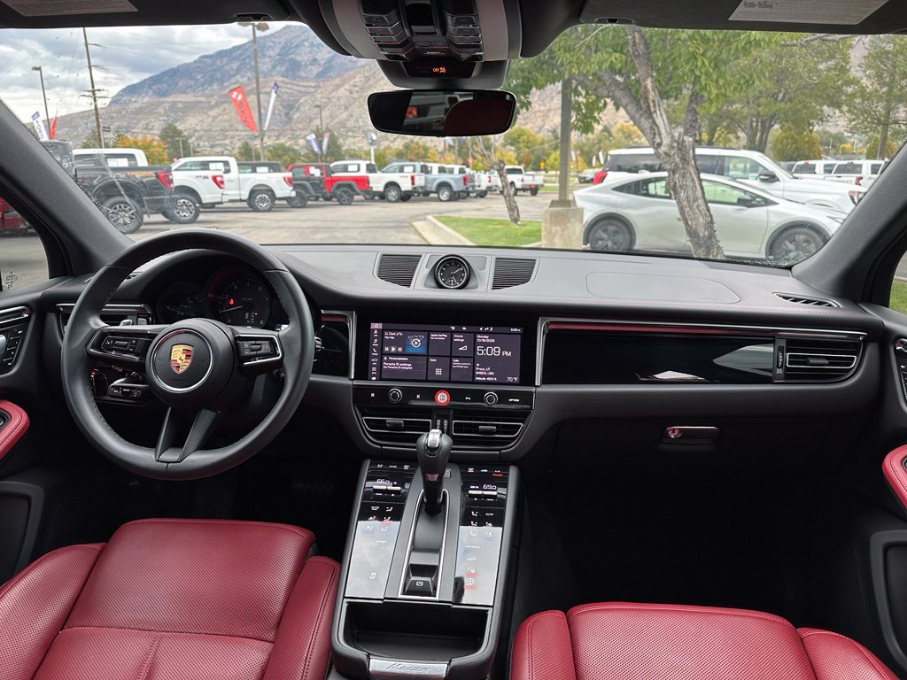 Used 2023 Porsche Macan AWD/4WD image 23