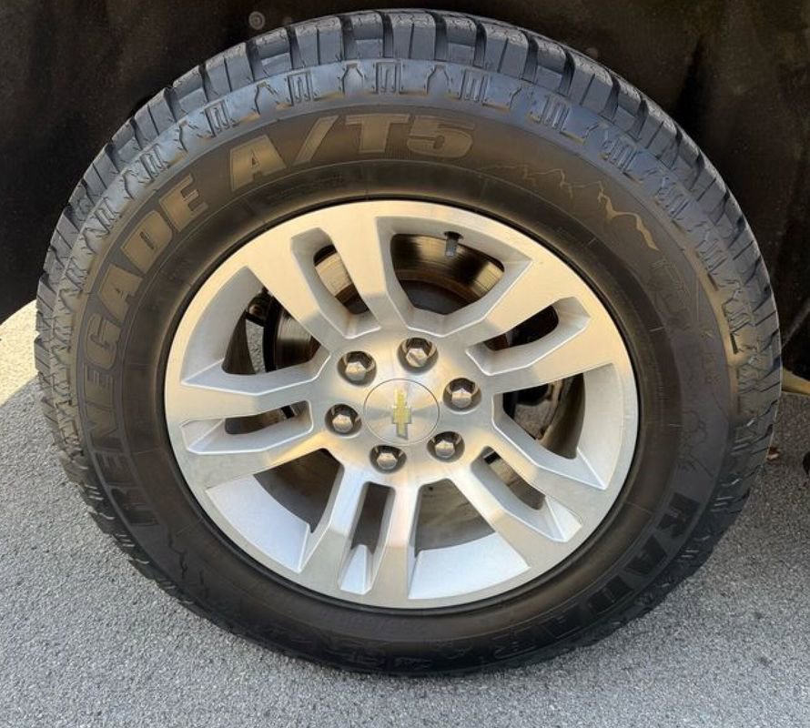 Used 2018 Chevrolet Suburban LT image 13