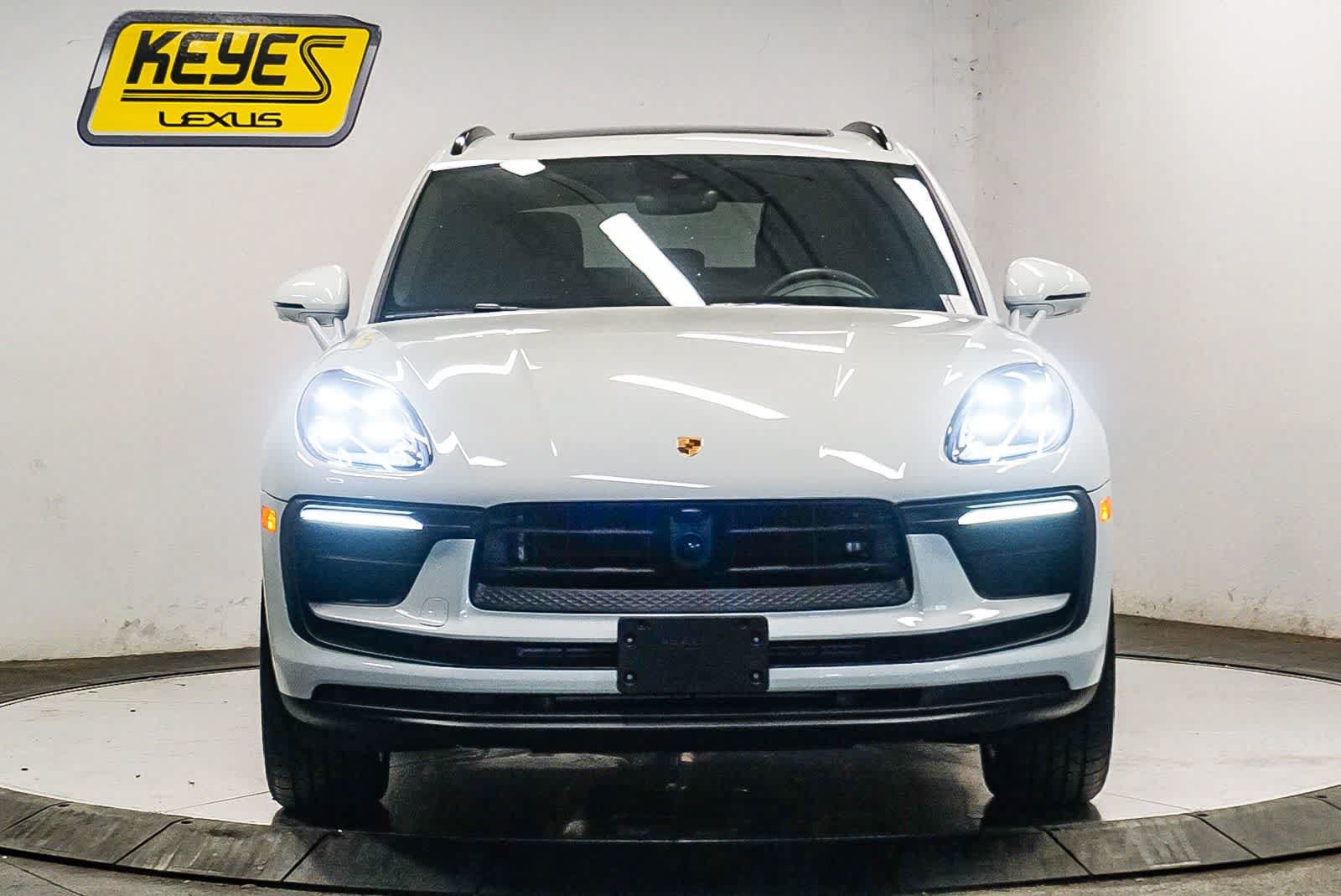 Certified 2025 Porsche Macan AWD/4WD image 6