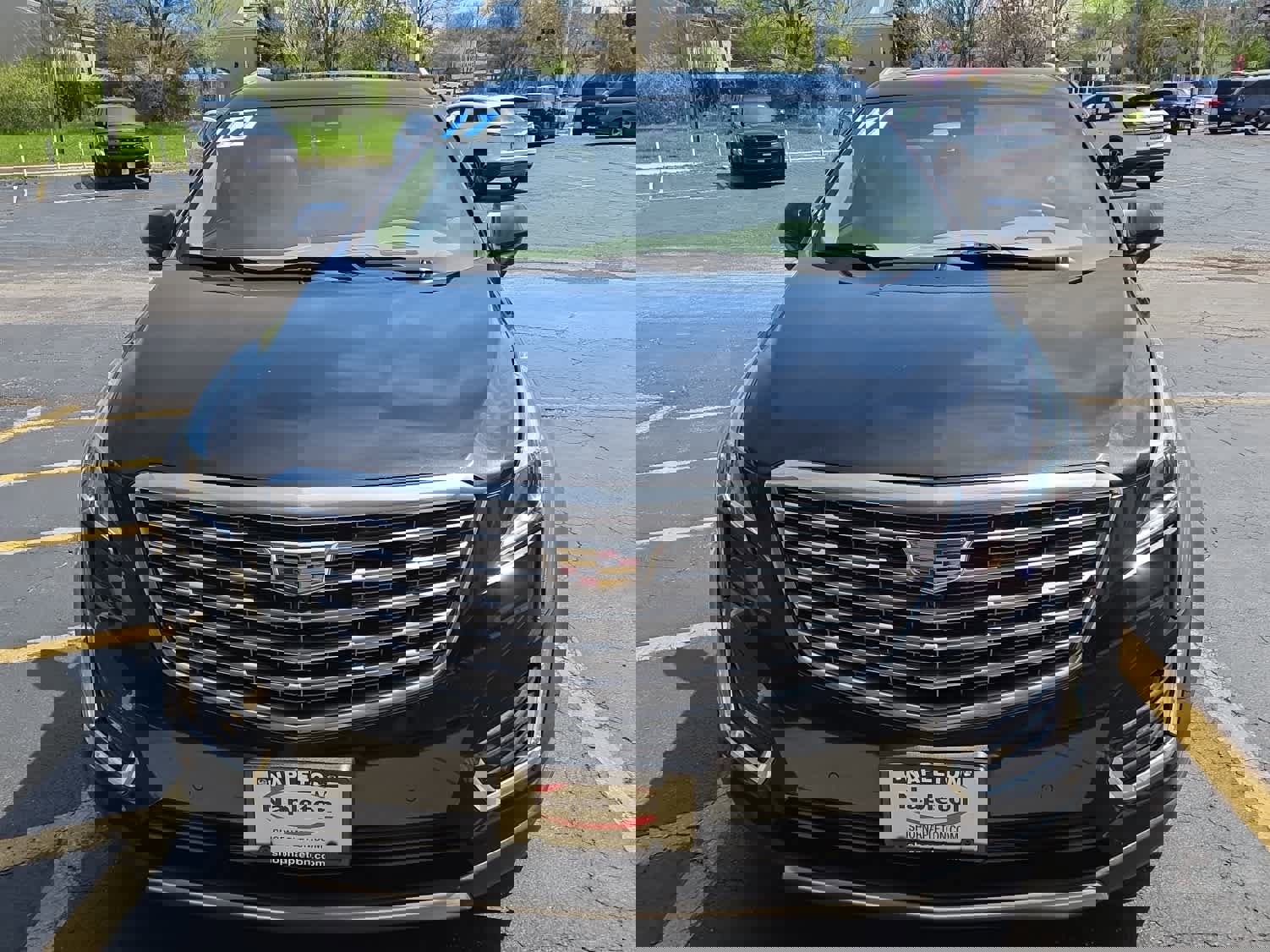 Used 2017 Cadillac XT5 Platinum image 2