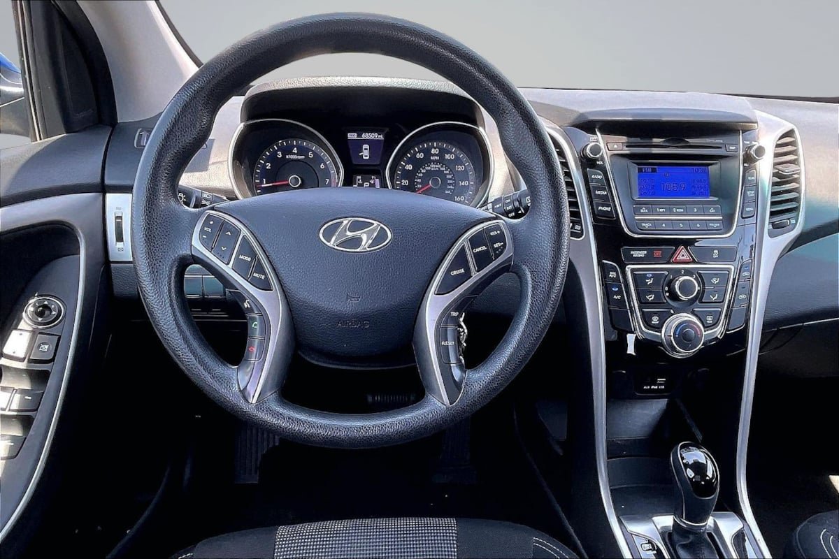 Used 2017 Hyundai Elantra GT FWD image 5