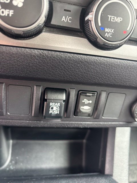 Used 2019 Toyota Tacoma SR5 AWD/4WD image 16