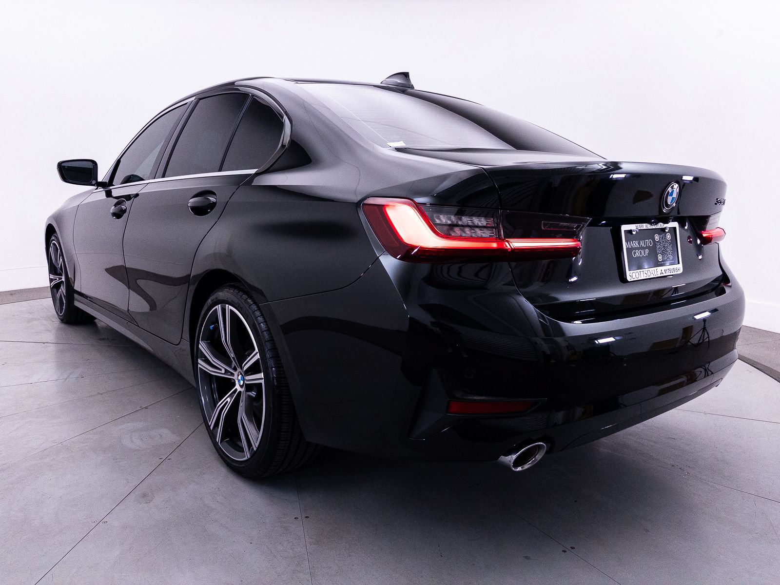 Used 2022 BMW 330i Sedan w/ Premium Package 2 RWD image 16