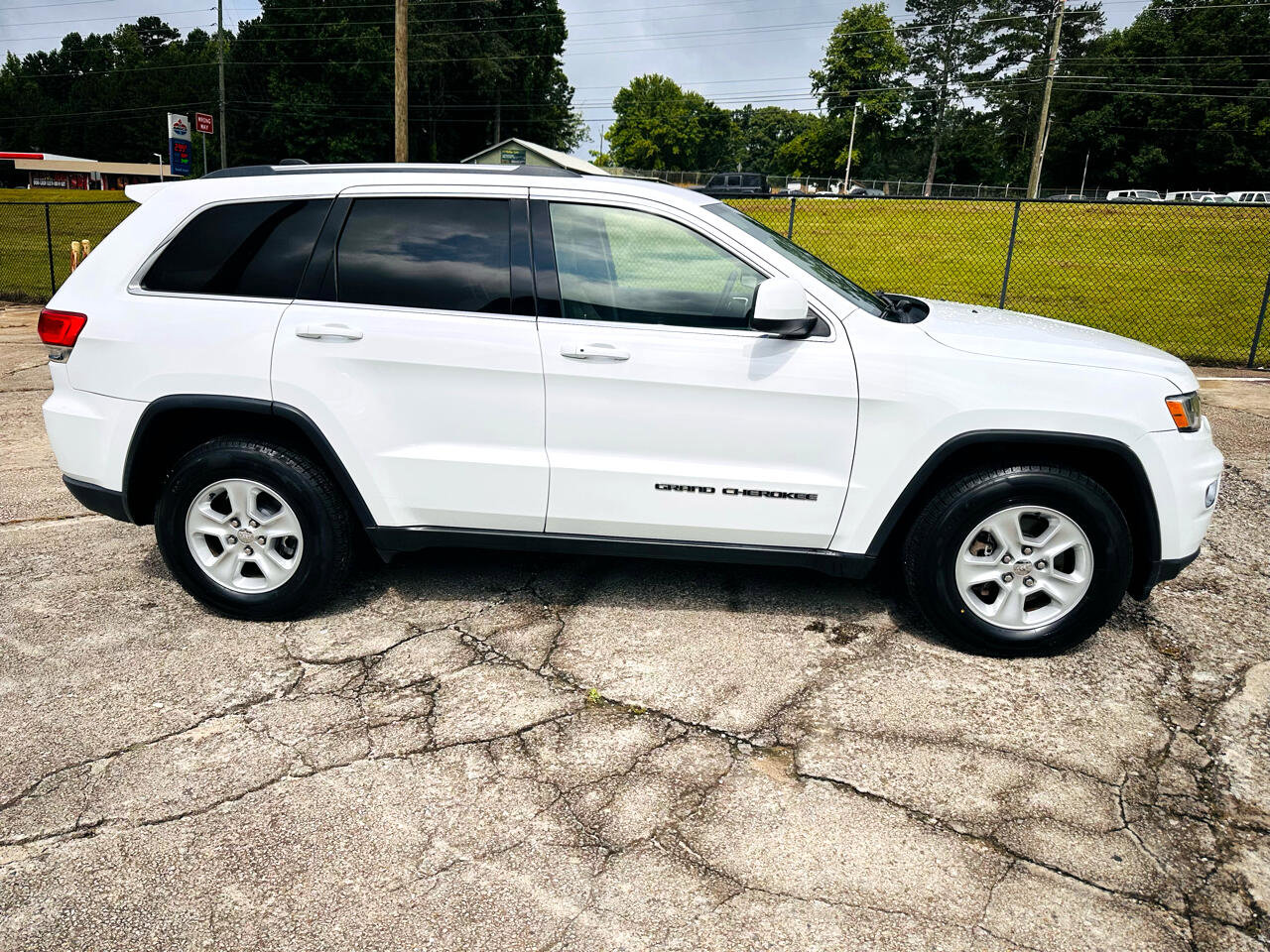 Used 2017 Jeep Grand Cherokee Laredo w/ Quick Order Package 2BE image 6