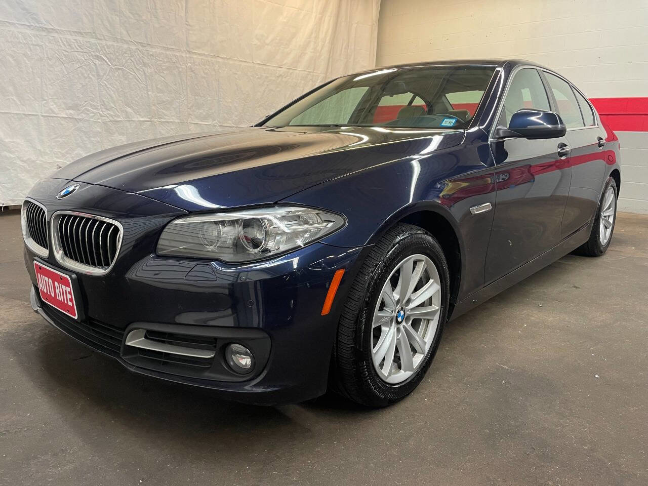 Used 2016 BMW 528i xDrive 528i xDrive AWD 4dr Sedan image 1