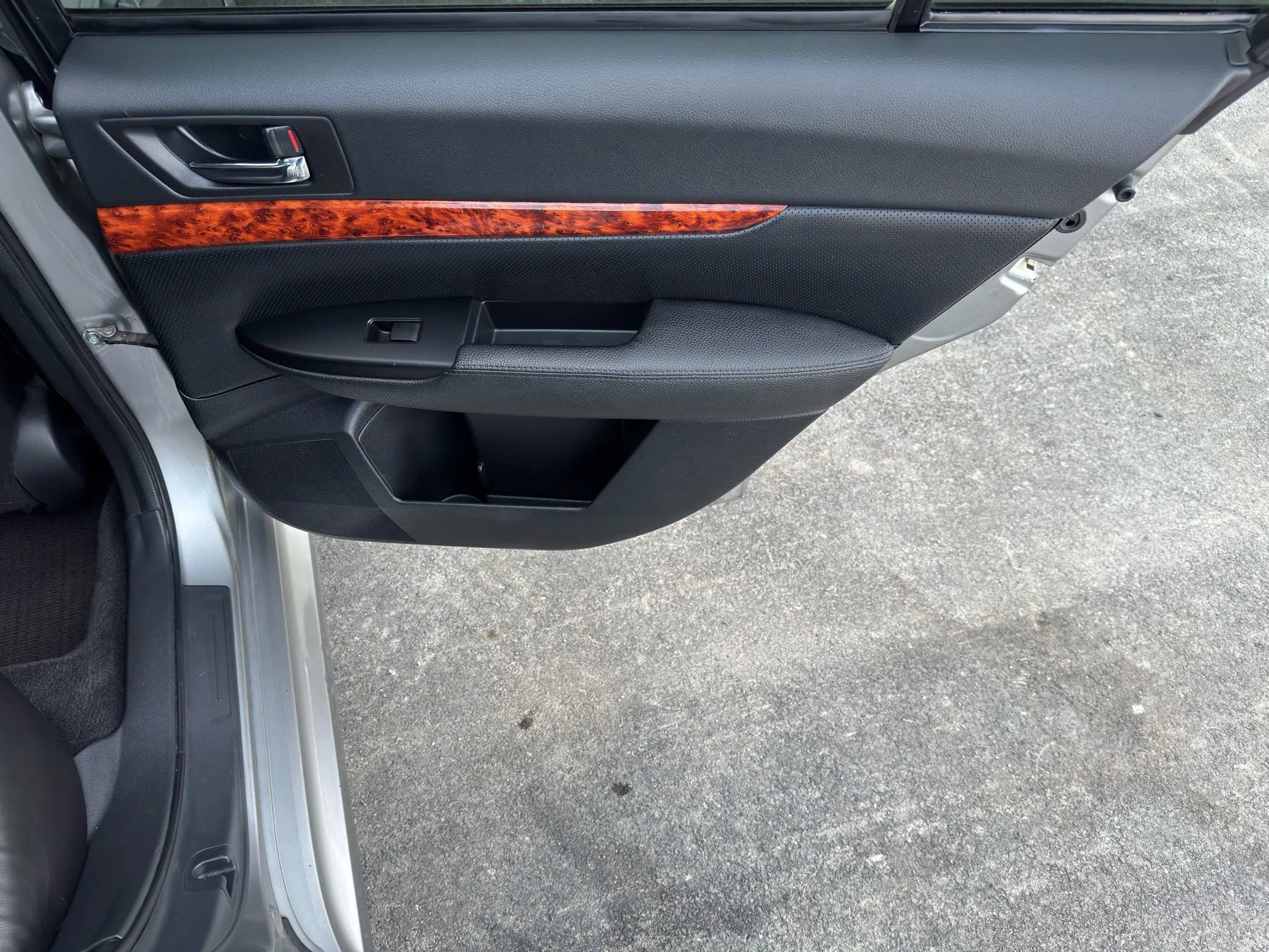 Used 2011 Subaru Legacy 2.5i Limited image 12