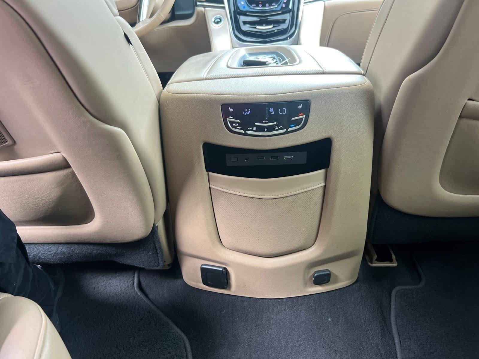 Used 2019 Cadillac Escalade Platinum AWD/4WD image 33