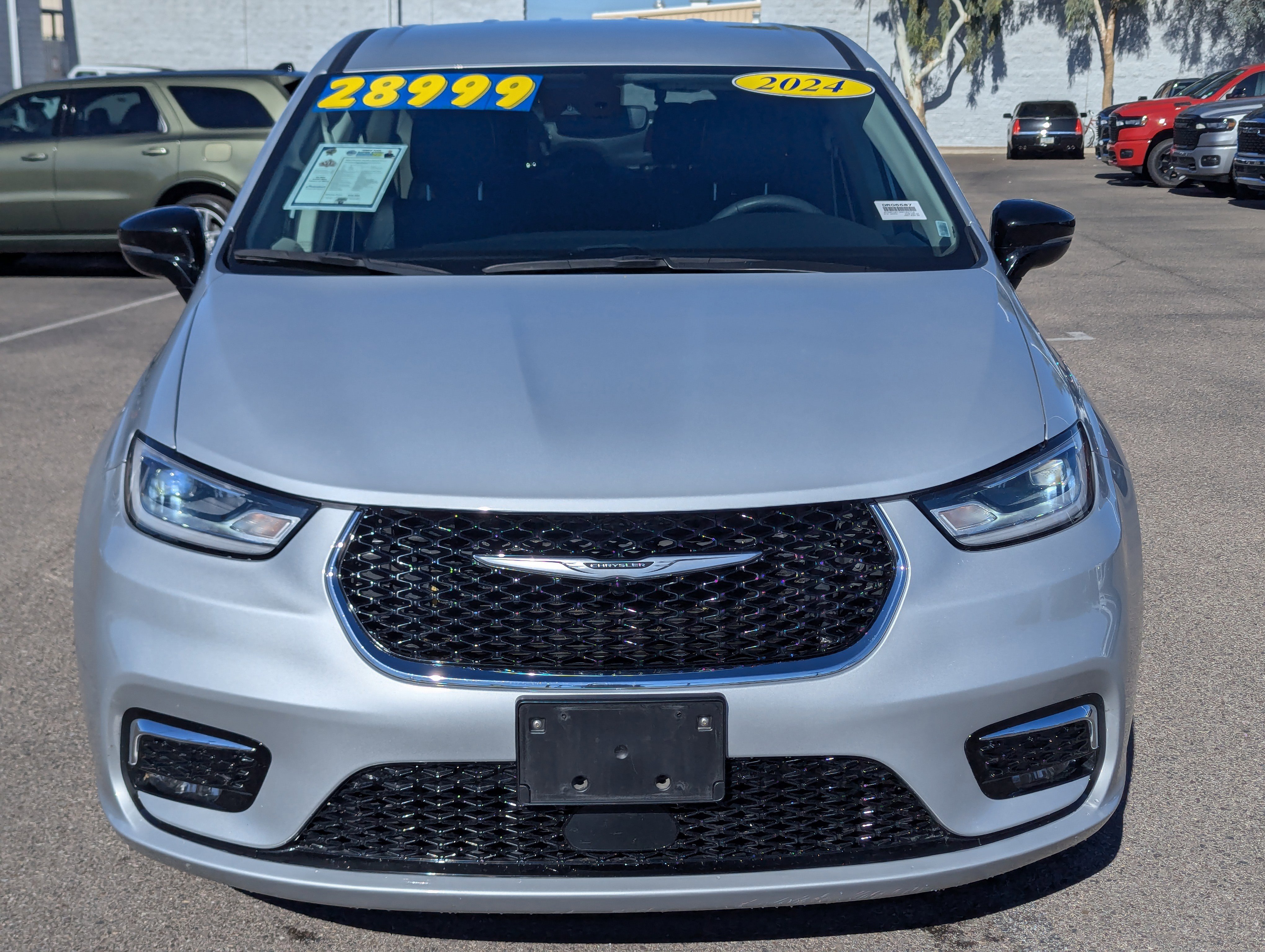 Used 2024 Chrysler Pacifica Select image 6