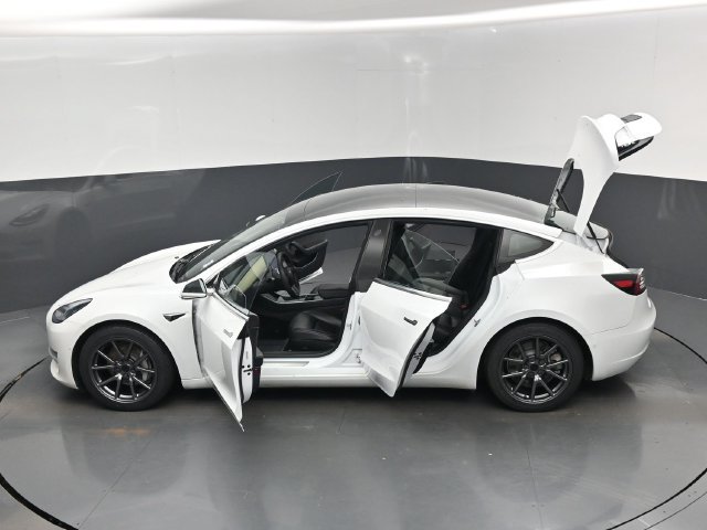 Used 2020 Tesla Model 3 Standard Range RWD image 17